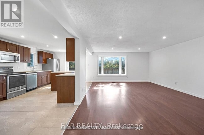 Photo - 63 Wheatfield Crescent