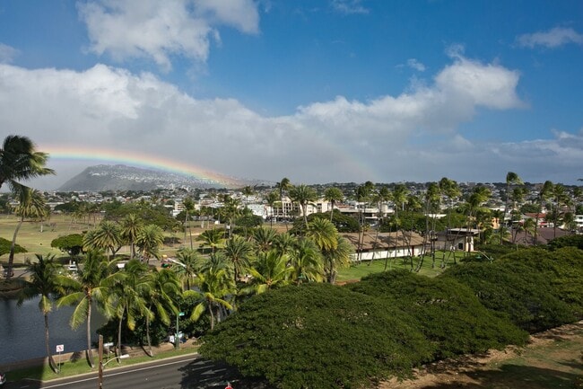 Photo - 3 bed, 2 bath, 1 parking in Waikiki with D...