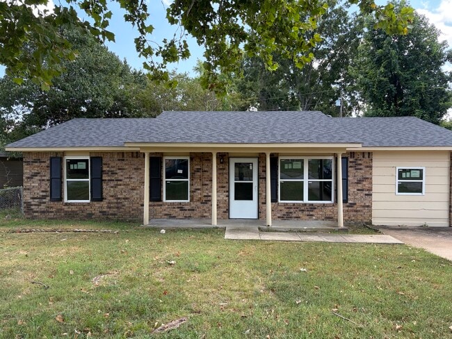 Building Photo - 103 Briarfield Cove
