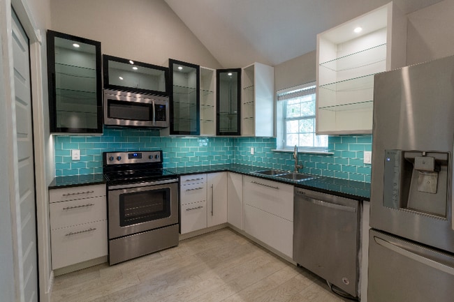 Photo - 701 Roland Ln