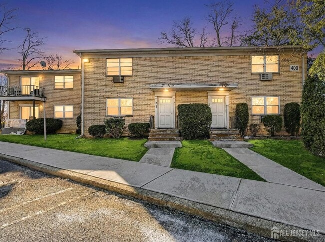 Building Photo - 400 Cranbury Rd Unit 4