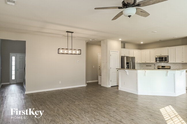 Photo - 831 Redbud Ln