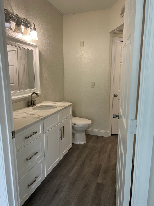 Photo - 202 E South St Unidad 1038