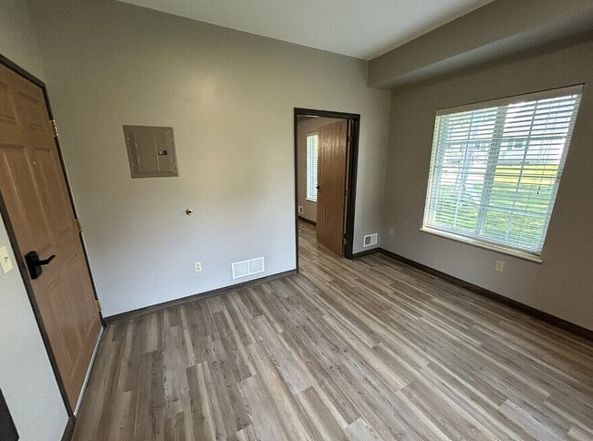 Photo - Milwaukee Manor Apartments