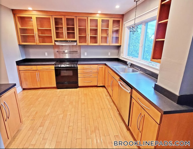 Photo - 79 Winthrop Rd Unit 2