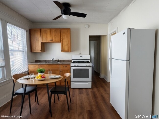 Photo - 160 Main St Unit 3