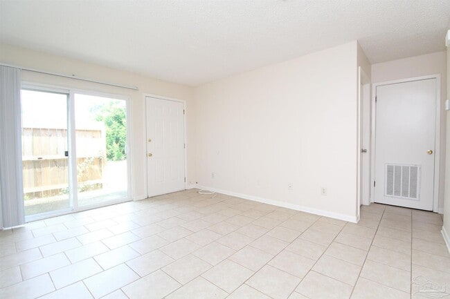 Photo - 3398 Green Briar Cir