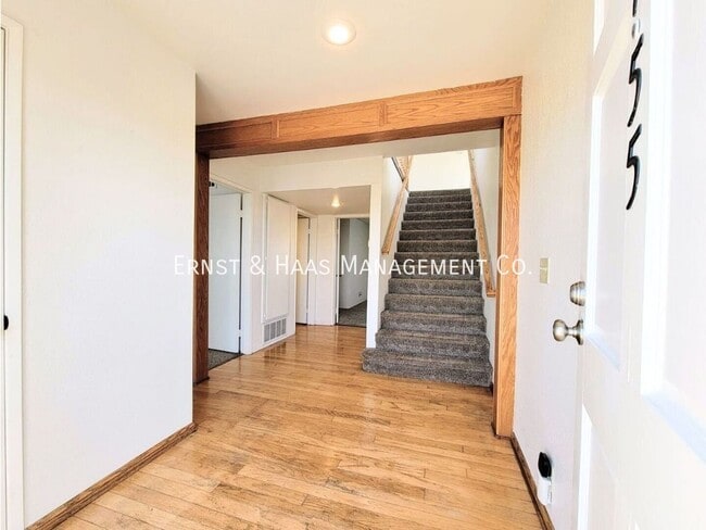 Photo - 2755 E Hill St