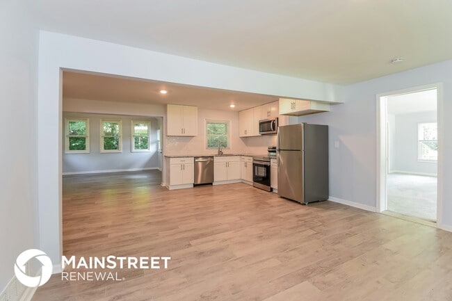 Photo - 15 Regency Way SE