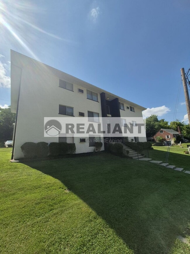 Building Photo - 922 Highland Ave Unit 23