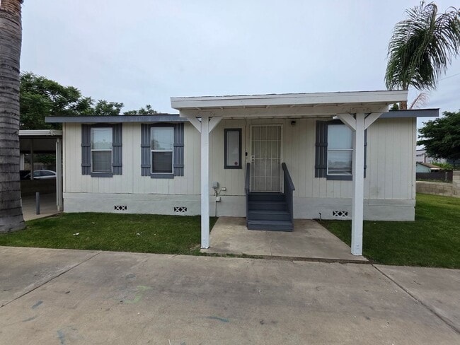 Building Photo - 505 33rd St Unit A