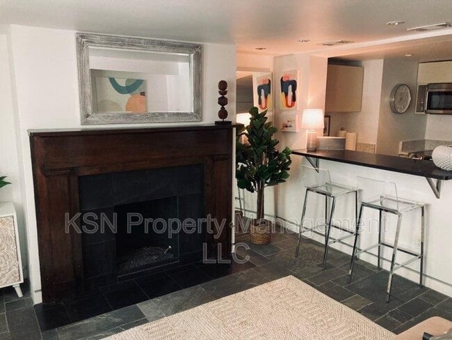 Photo - 112 W Gaston St Unidad Garden Apt