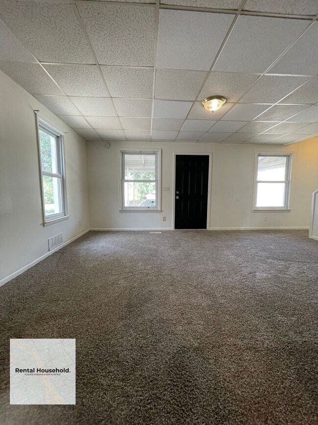 24 E Alexis Ave