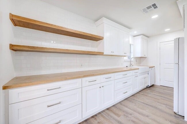 Photo - 801 Salem Ln