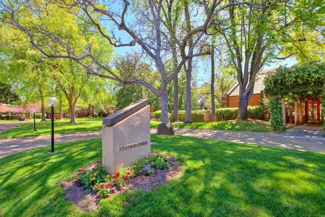 Building Photo - 888 Woodside Ln E Unit 12