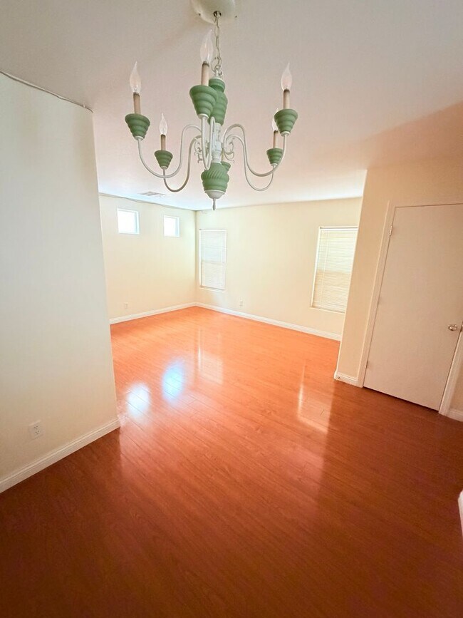 Photo - BEAUTIFUL 3 BEDROOM 2.5 BATH