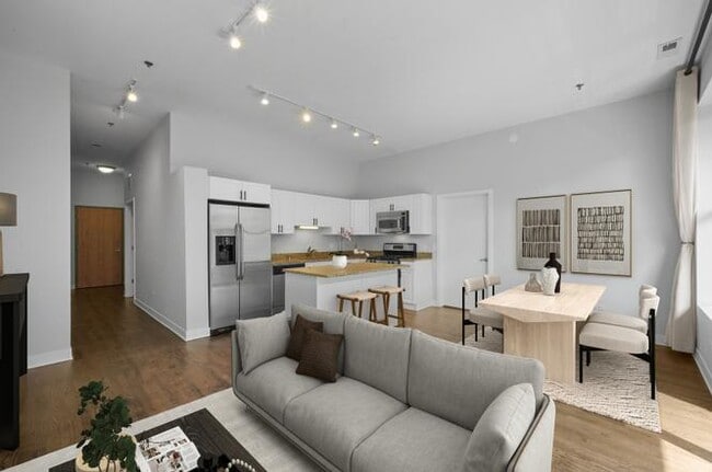 Photo - 2 S Leavitt St Unit 212