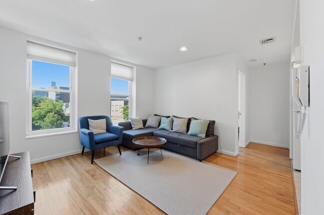 Building Photo - 457 2nd St Unit 6