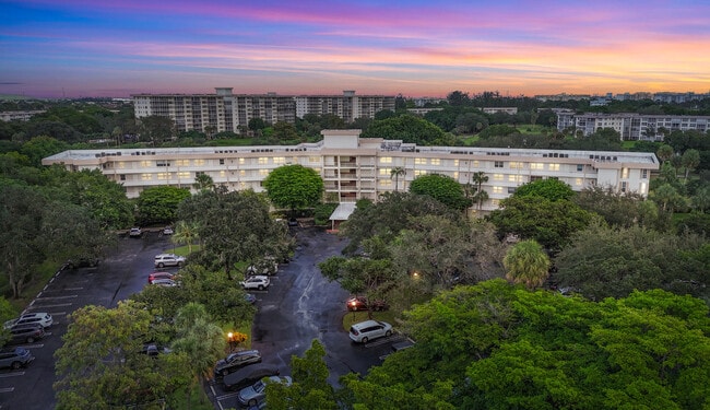 Photo - 3900 Oaks Clubhouse Dr Unit 503