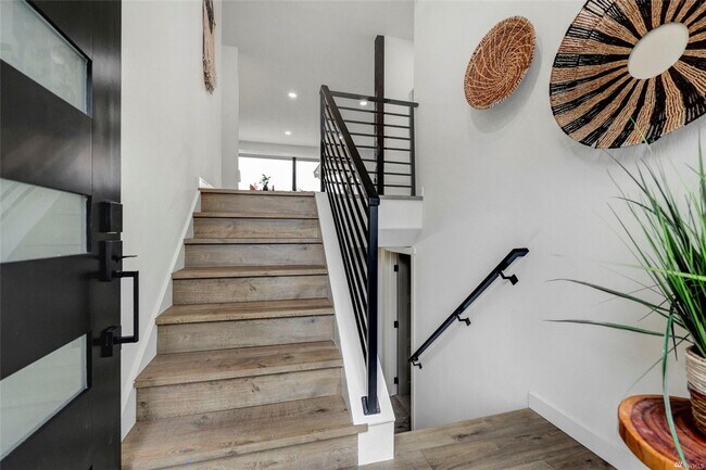 Photo - Beautiful 5 Bed 3 Bath Split-level New Rem...