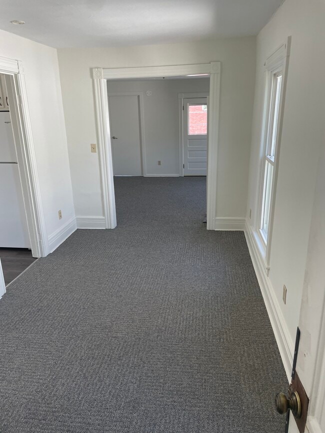 Building Photo - 45 Pine St Unit Upper Rental