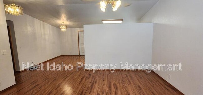 Photo - 5048 S Cole Rd