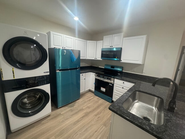 Photo - 208 N White River Ave