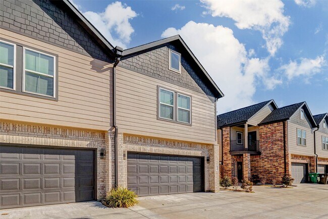 Photo - 4677 Bellfort Ave Unidad B