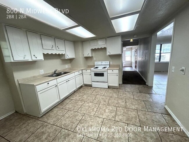 800 N Midwest Blvd