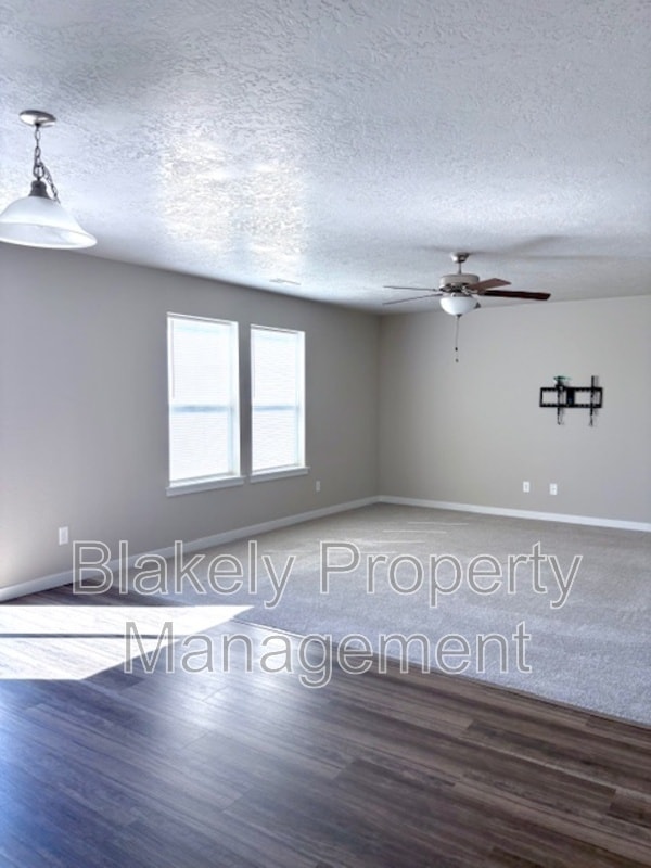 Photo - 645 SW Inby St