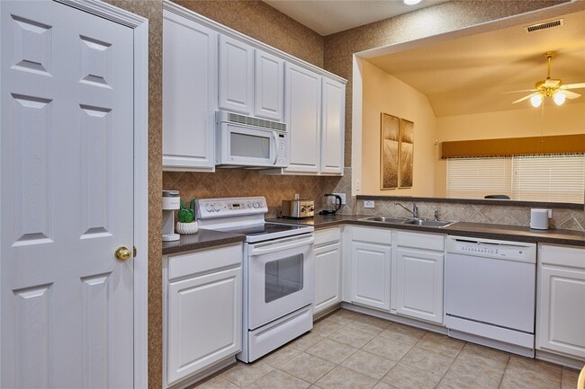 Building Photo - 22 W Greenhill Terrace Pl