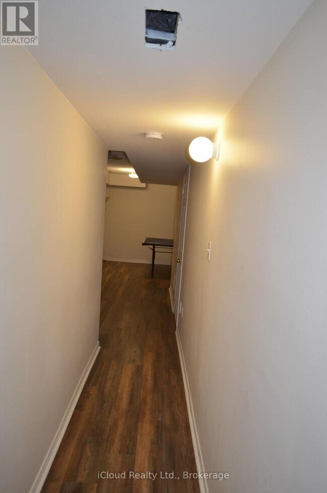 Photo - 319 Aspendale Cres