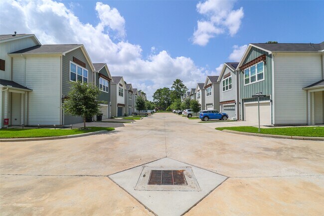 Photo - 5213 Pinemont Creek Ln