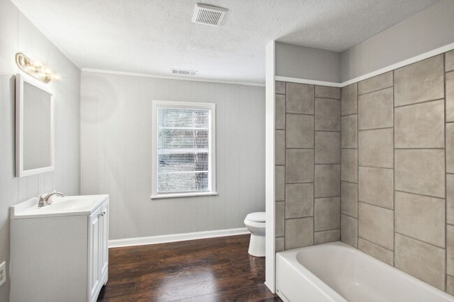 Photo - Large 2BR/2BA Eastside Savannah House For ...