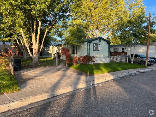 Building Photo - 3 Bed 2 Bath Mobile Home with Fenced Yard ...