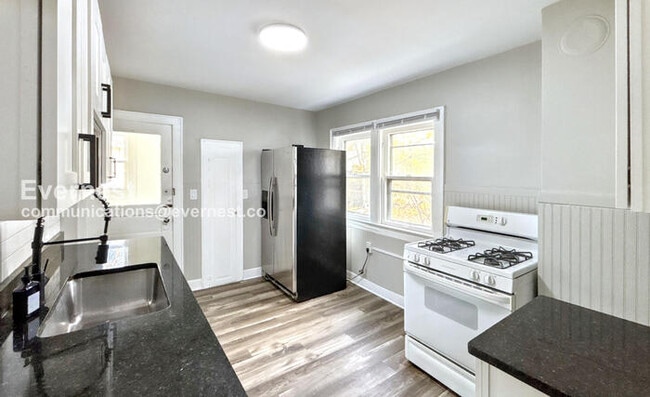 Photo - 464 E Oakland Ave