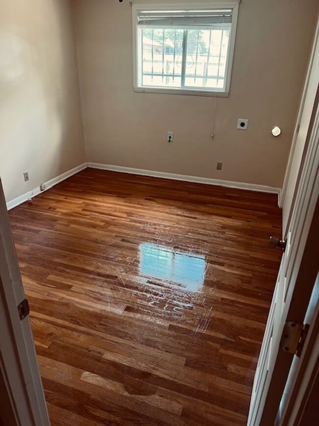 Two Bed One Bath in Volintine Evergreen - Two Bed One Bath in Volintine Evergreen Townhome