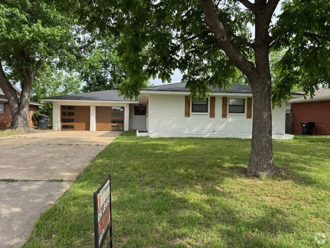 Building Photo - Stunning and trendy 3 bed 2 bath 2 car gar... Rental