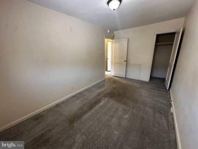 Photo - 5241 Ditman St