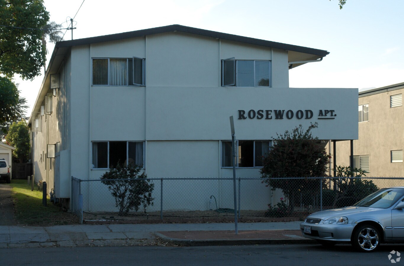 Rosewood Apartments - Rosewood Apartments
