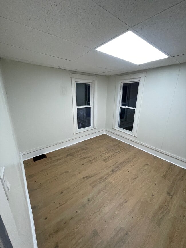 Photo - 304 Poplar St