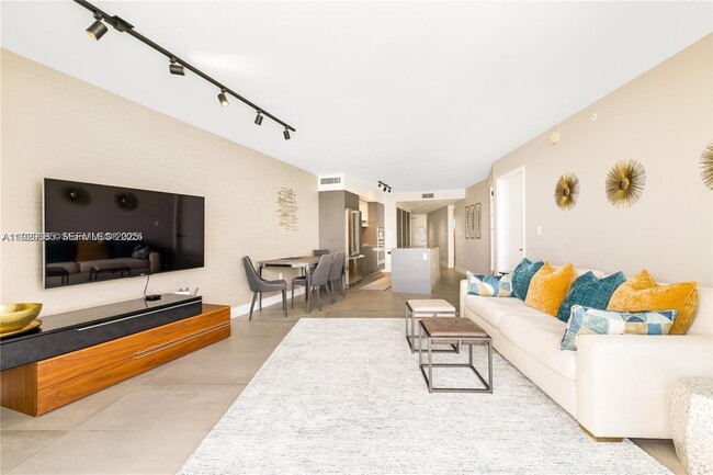 Photo - 9821 E Bay Harbor Dr Unidad 503