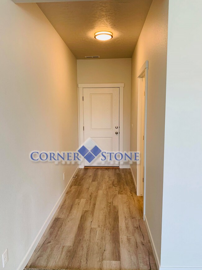 Photo - Like New Pet Friendly Home!