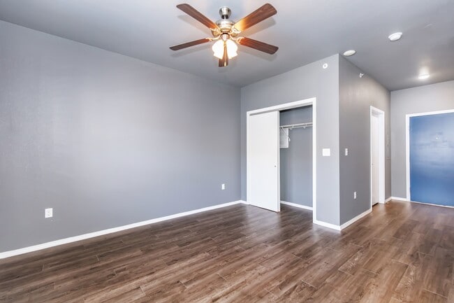 Falcon Studio 395 sq ft Living