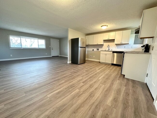 Photo - 401 Orangewood Dr