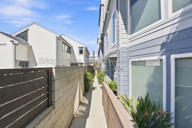 Photo - 3740 Third Ave