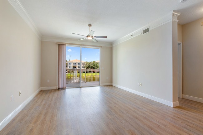 Building Photo - 9210 Myrtlewood Cir W Unit 9210