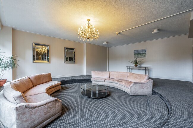 Photo - 3555 Chem. de la Côte-des-Neiges Unit 205