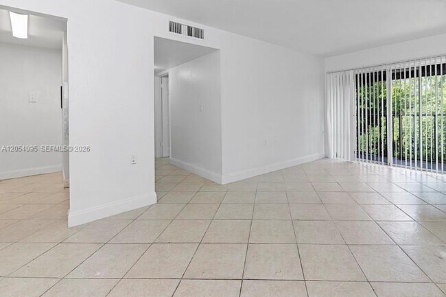 Photo - 1201 Lake Victoria Dr Unidad V