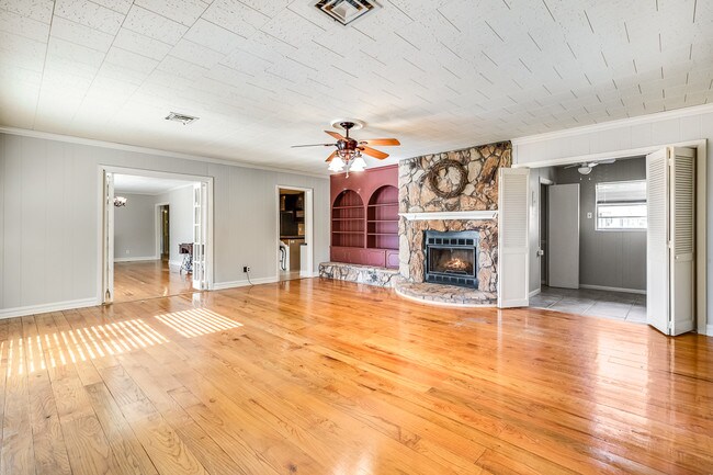 Photo - 102 Wilbert St